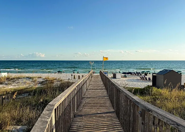Spacious Beachfront With Full Kitchen Shared Pool And Access