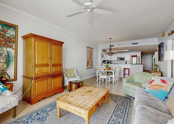 Holiday home Spacious Beachfront With Full Kitchen Shared Pool And Access *