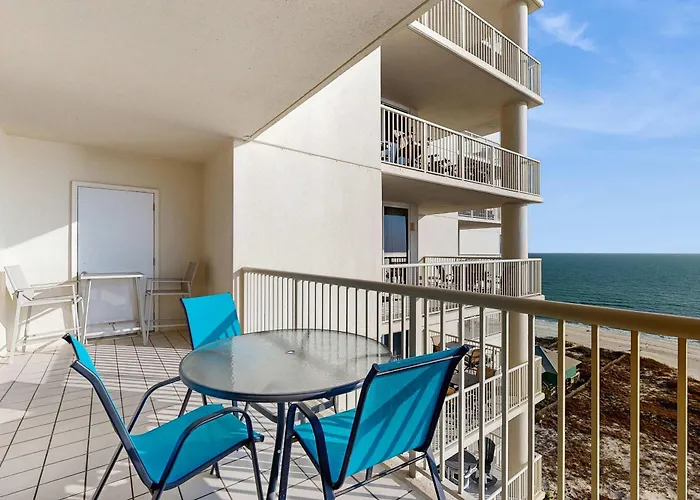 Spacious Beachfront With Full Kitchen Shared Pool And Access Holiday home *