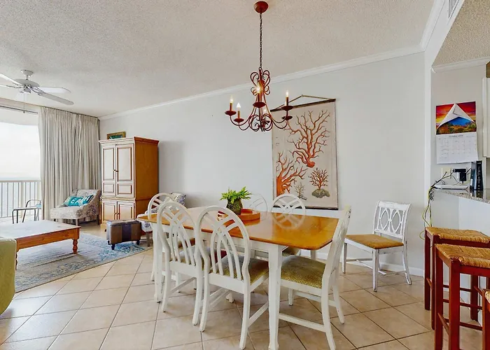 Spacious Beachfront With Full Kitchen Shared Pool And Access Gulf Shores