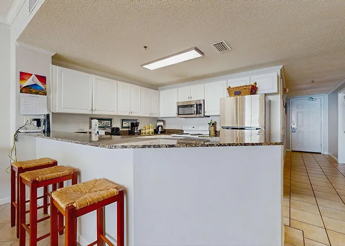 Spacious Beachfront With Full Kitchen Shared Pool And Access Gulf Shores