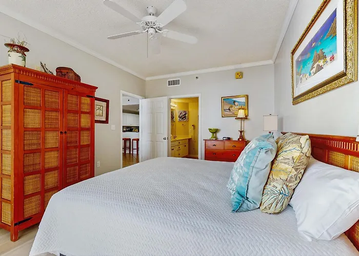 Holiday home Spacious Beachfront With Full Kitchen Shared Pool And Access *